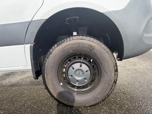 Arctic White 2024 Mercedes-Benz Sprinter 2500 High Roof