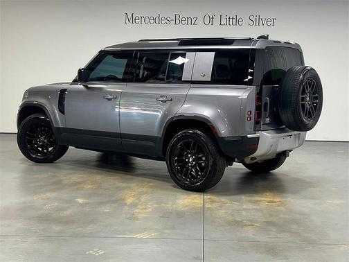 2024 Land Rover Defender 110 P300