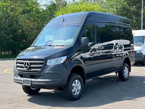2025 Mercedes-Benz Sprinter 2500 Cargo 144 WB