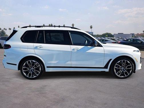 2025 BMW X7 M60i