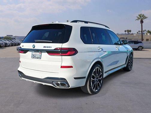 2025 BMW X7 M60i