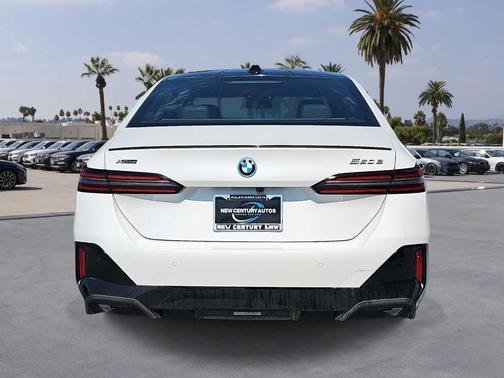 2026 BMW 550e xDrive