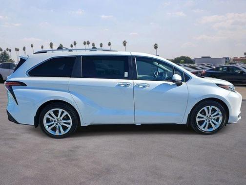 2024 Toyota Sienna Platinum 7 Passenger