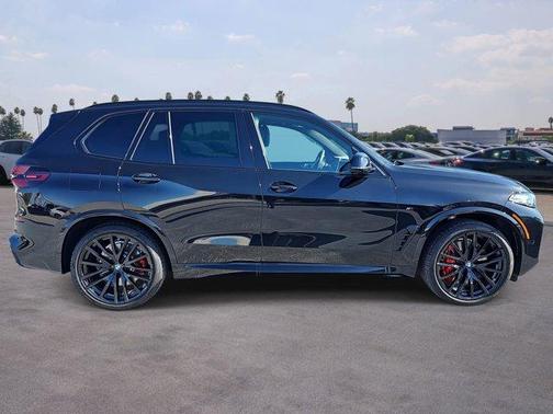 2025 BMW X5 M60i