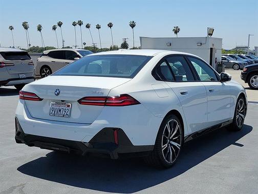 Alpine White 2025 BMW 530 i