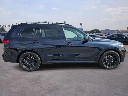 Carbon Black Metallic 2022 BMW X7 xDrive40i
