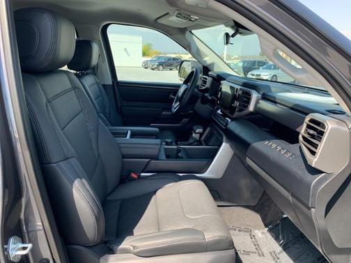 Photo 4 of 31 of 2022 Toyota Tundra SR5