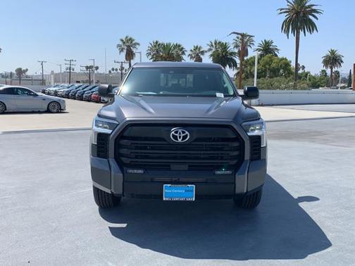 Photo 2 of 31 of 2022 Toyota Tundra SR5