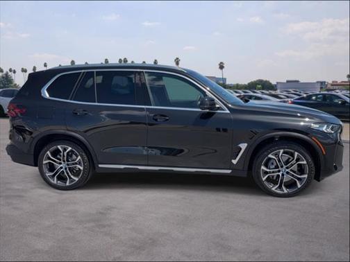 Black Sapphire Metallic 2026 BMW X5 sDrive40i