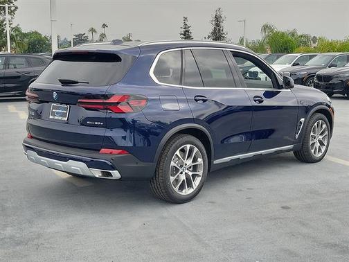 Tanzanite Blue II Metallic 2026 BMW X5 PHEV xDrive50e