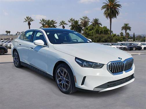 Alpine White 2026 BMW i5 eDrive40