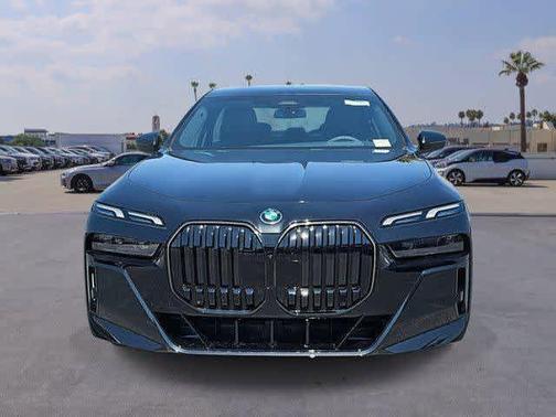 2025 BMW 750e xDrive