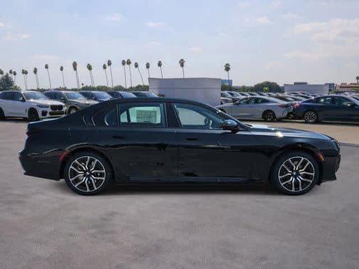 2025 BMW 750e xDrive