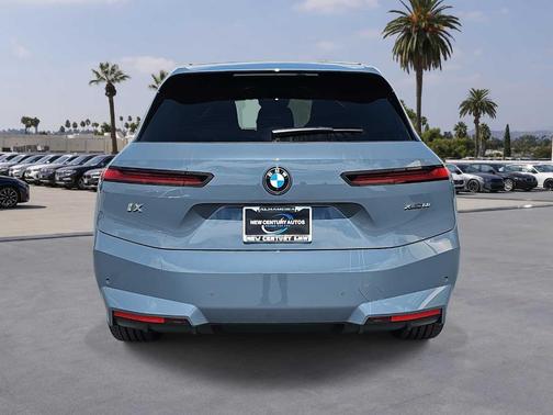 2026 BMW iX xDrive60