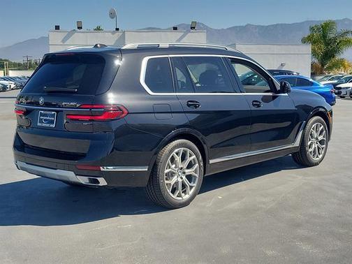 Black Sapphire Metallic 2026 BMW X7 xDrive40i