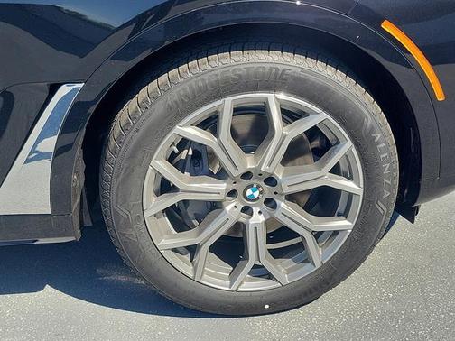 Black Sapphire Metallic 2026 BMW X7 xDrive40i