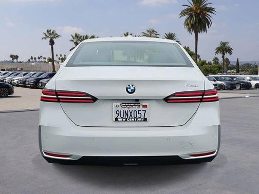 Mineral White Metallic 2025 BMW 530 i