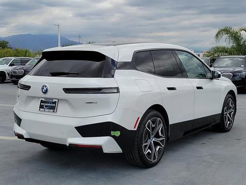 Mineral White Metallic 2024 BMW iX xDrive50