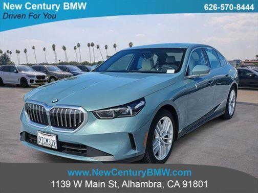 Mineral White Metallic 2025 BMW 530 i