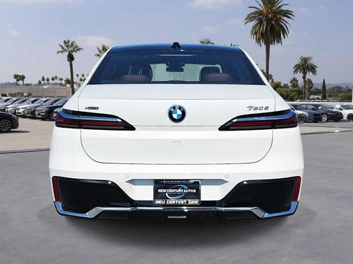 2026 BMW 750e xDrive