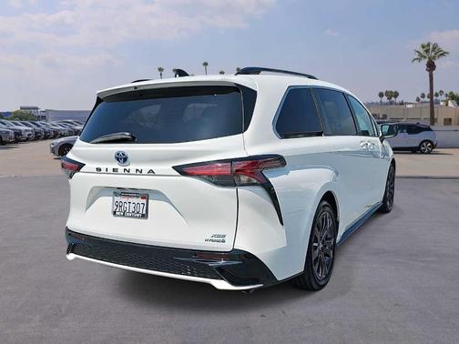 2024 Toyota Sienna XSE 7 Passenger