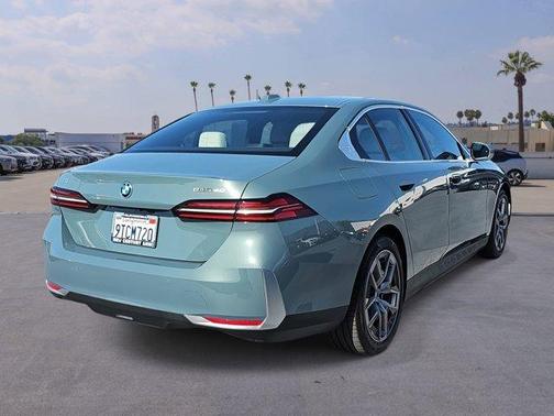 2025 BMW i5 eDrive40