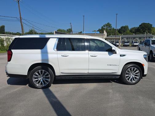 White Frost Tricoat 2021 GMC Yukon XL Denali
