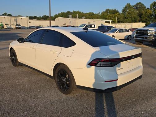 Platinum White Pearl 2025 Honda Accord SE