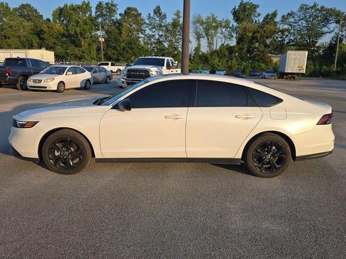 Platinum White Pearl 2025 Honda Accord SE