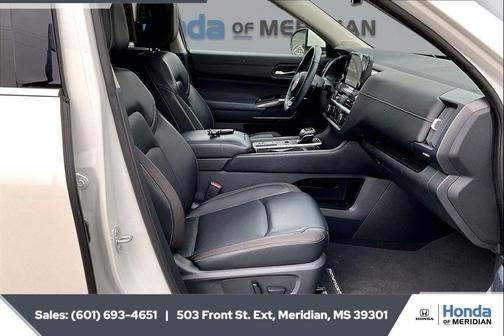 2022 Nissan Pathfinder SL 2WD