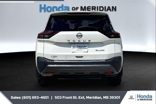Pearl White Tricoat 2023 Nissan Rogue SL
