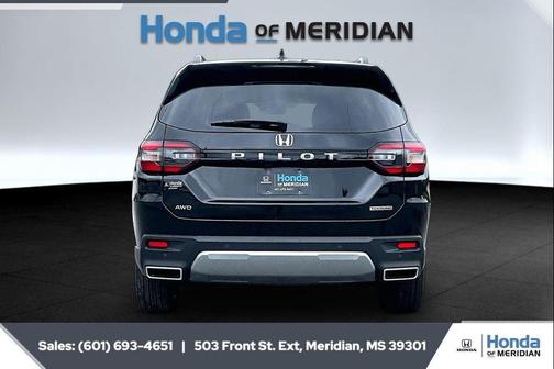 Crystal Black Pearl 2026 Honda Pilot Touring 8-Passenger