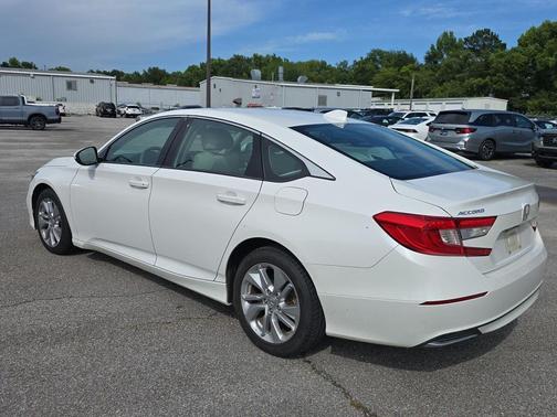 Platinum White Pearl 2018 Honda Accord LX