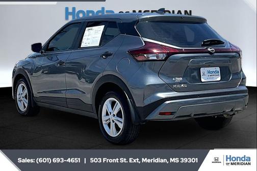 Gun Metallic 2025 Nissan Kicks S