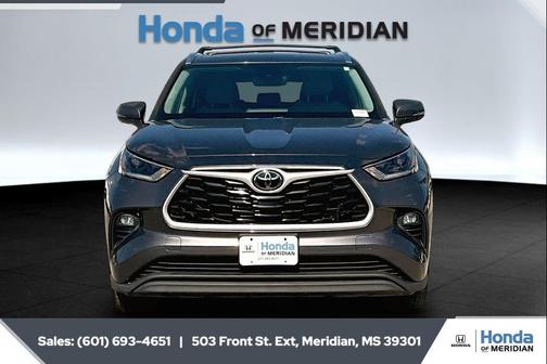 Magnetic Gray Metallic 2021 Toyota Highlander XLE