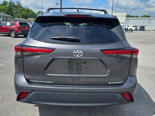 Magnetic Gray Metallic 2021 Toyota Highlander XLE