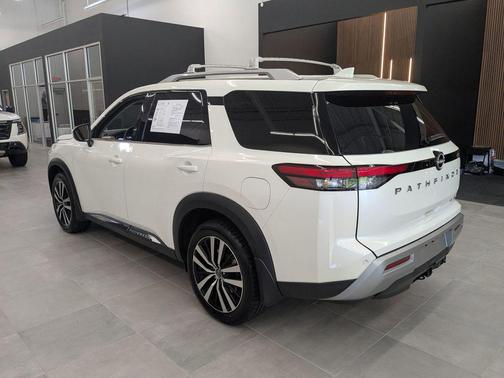 2024 Nissan Pathfinder Platinum FWD