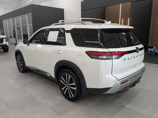 2024 Nissan Pathfinder Platinum FWD