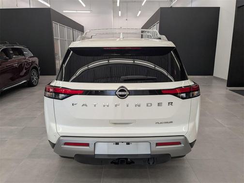 2024 Nissan Pathfinder Platinum FWD
