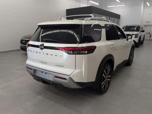 2024 Nissan Pathfinder Platinum FWD