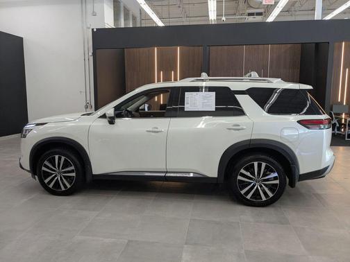 2024 Nissan Pathfinder Platinum FWD