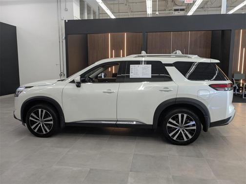 2024 Nissan Pathfinder Platinum FWD