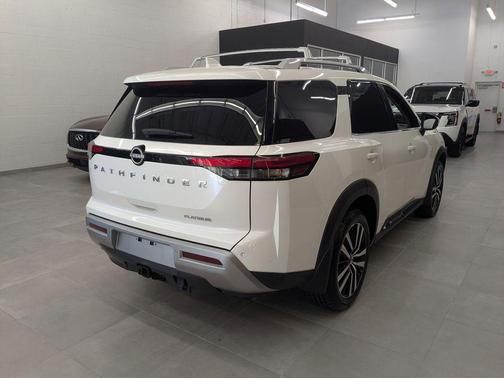 2024 Nissan Pathfinder Platinum FWD