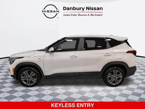 Snow White Pearl 2023 Kia Seltos LX