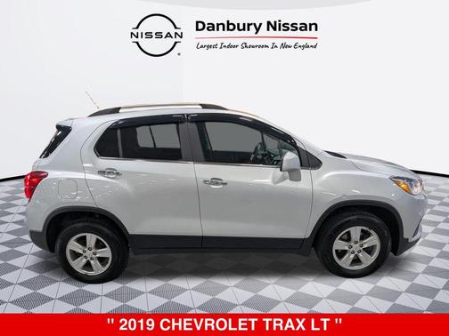Silver Ice Metallic 2019 Chevrolet Trax LT
