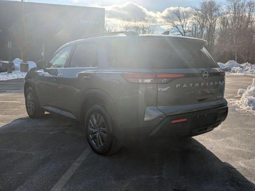 2024 Nissan Pathfinder SV 4WD