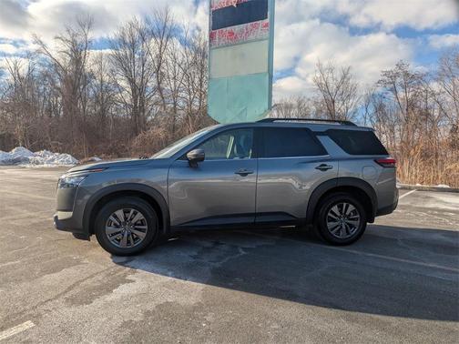 2024 Nissan Pathfinder SV 4WD