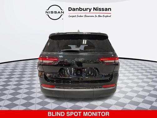 Diamond Black Crystal Pearlcoat 2023 Jeep Grand Cherokee L Altitude