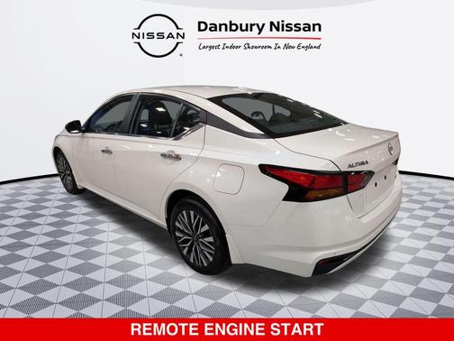 Pearl White Tricoat 2024 Nissan Altima 2.5 SV