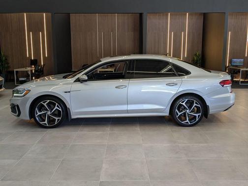 2020 Volkswagen Passat 2.0T R-Line